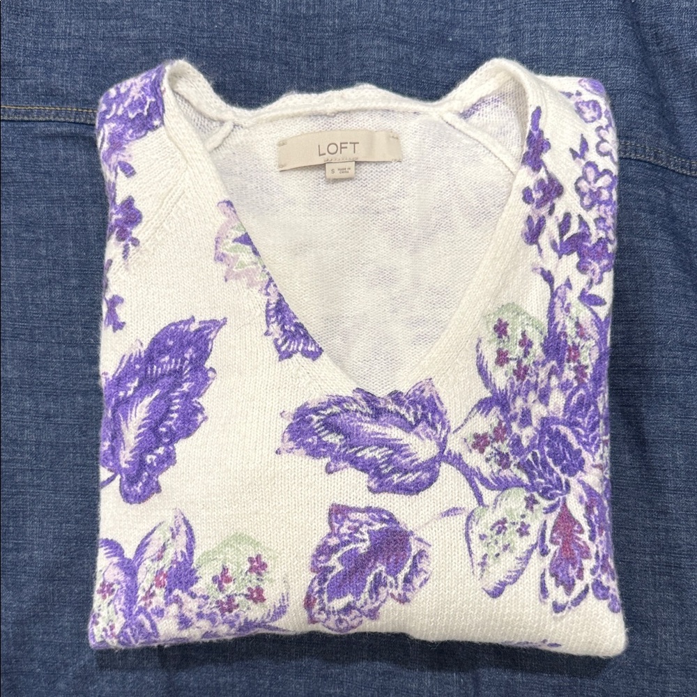 LOFT Women's V-Neck Sweater in Purple Floral - Picture 6 of 6